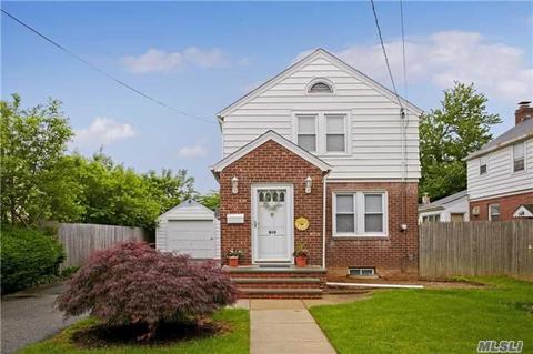 819 Monroe St