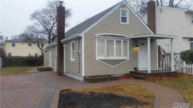 96 Willett Pl