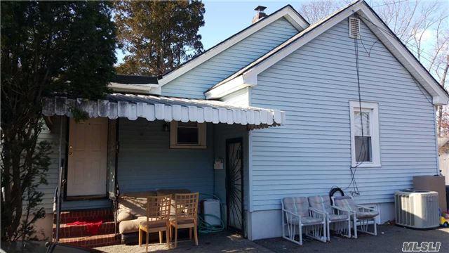 96 Willett Pl