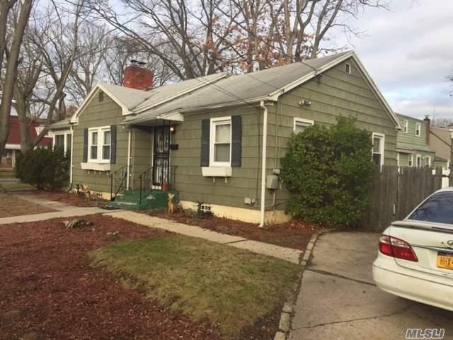 96 Willett Pl