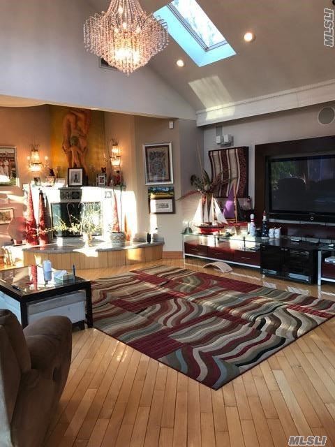 1 Claridge Cir