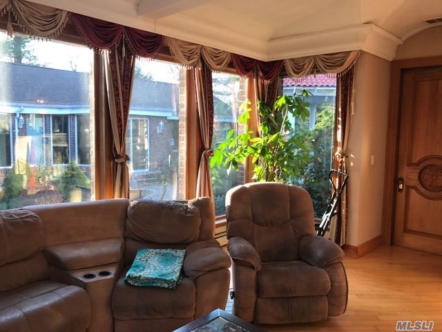 1 Claridge Cir