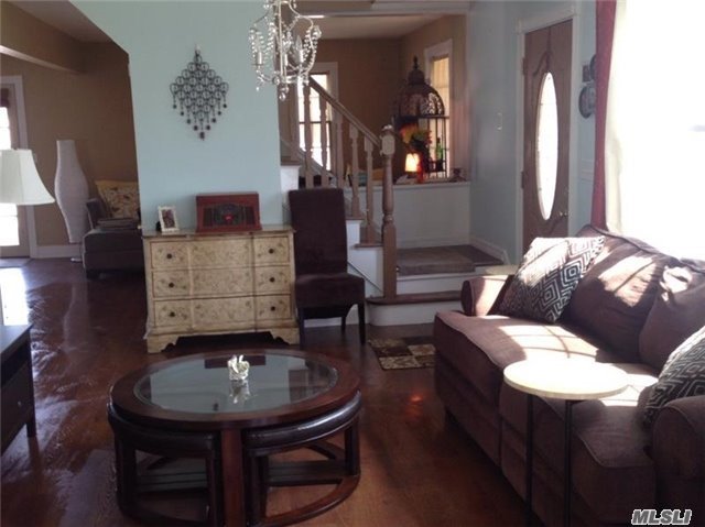 160 Thompson Ave