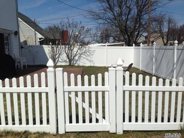 160 Thompson Ave
