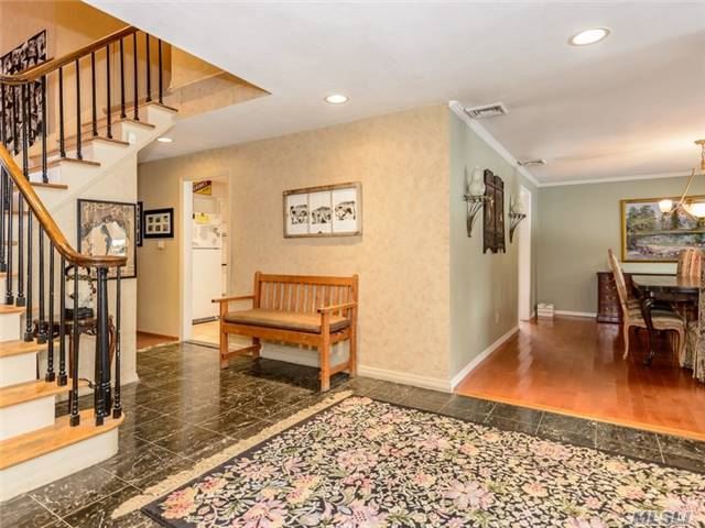 204 Elm St