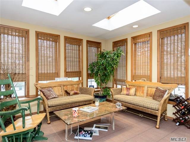 204 Elm St