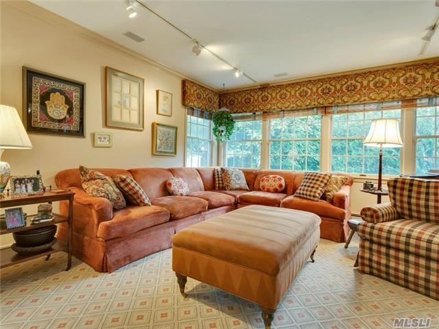 8 Dicks Ln
