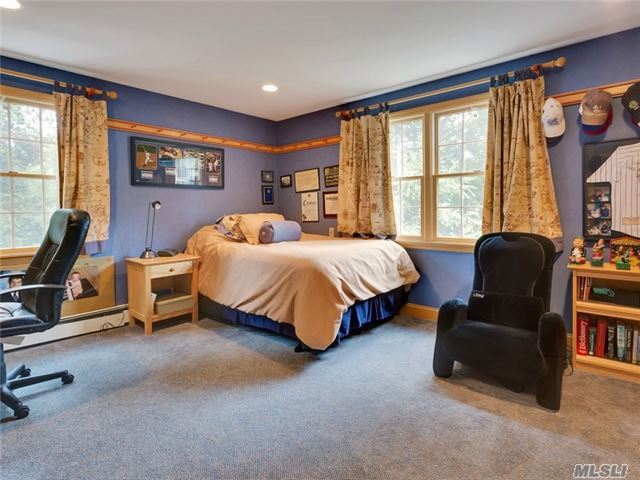 8 Dicks Ln