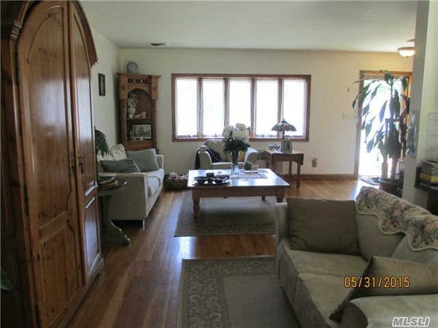 For Sale: 85 George St Roslyn Heights, NY 11577