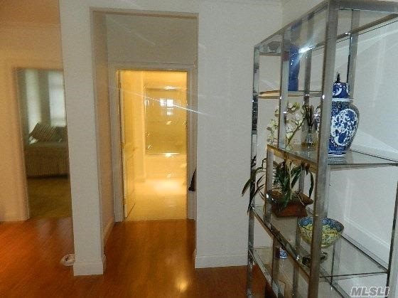290 Jerome Ave