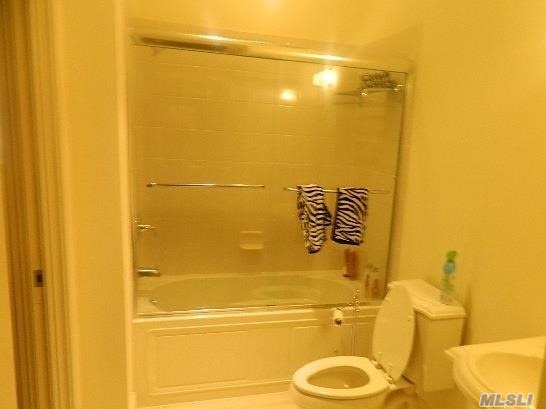 290 Jerome Ave