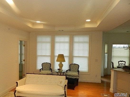 290 Jerome Ave