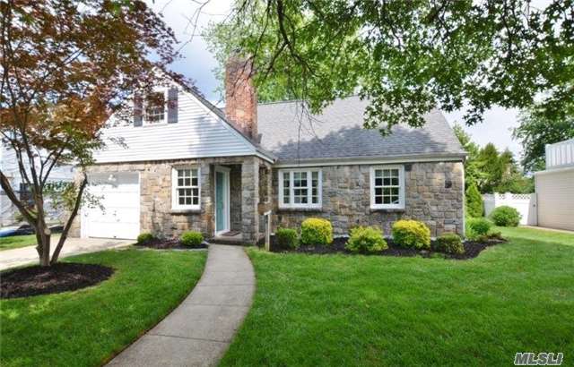 For Sale: 84 Mayflower Ave Williston Park, NY 11596