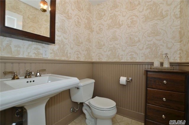 For Sale: 84 Mayflower Ave Williston Park, NY 11596
