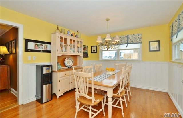For Sale: 84 Mayflower Ave Williston Park, NY 11596