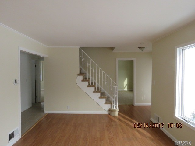 12 Anna St