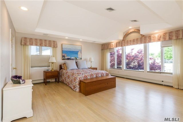 2898 Lee Pl