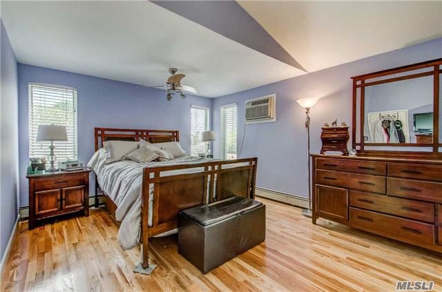 1 Beach Ct