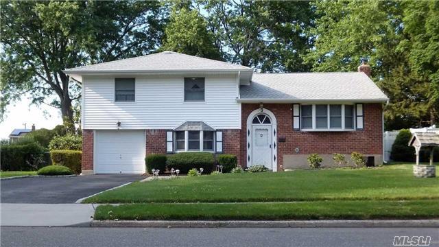 26 Deepdale Dr