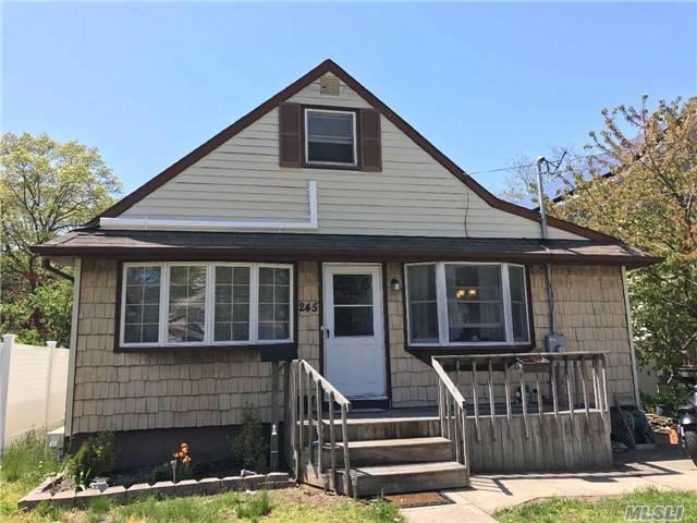 91 Copiague Pl