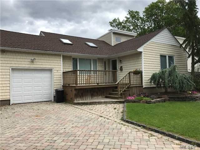 91 Copiague Pl