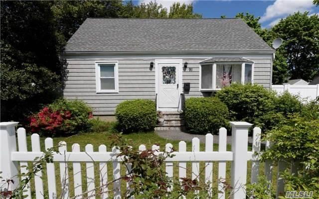 91 Copiague Pl