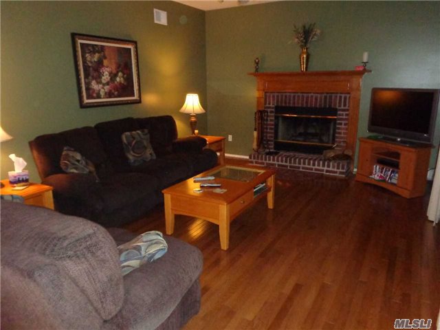 26 Peconic St