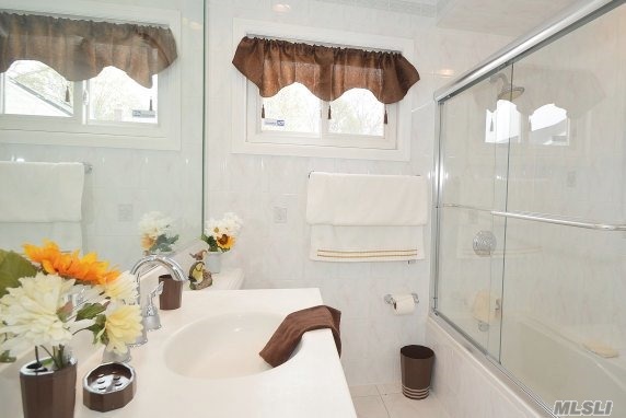 14 Taca Blvd, Deer Park NY 11729