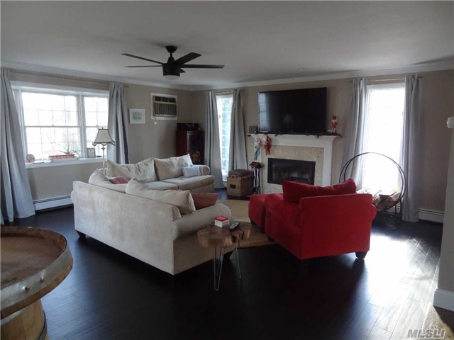 60 Richard Ave
