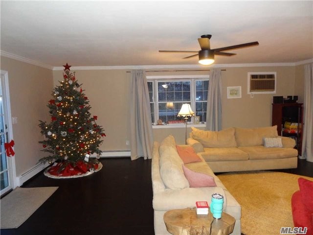 60 Richard Ave