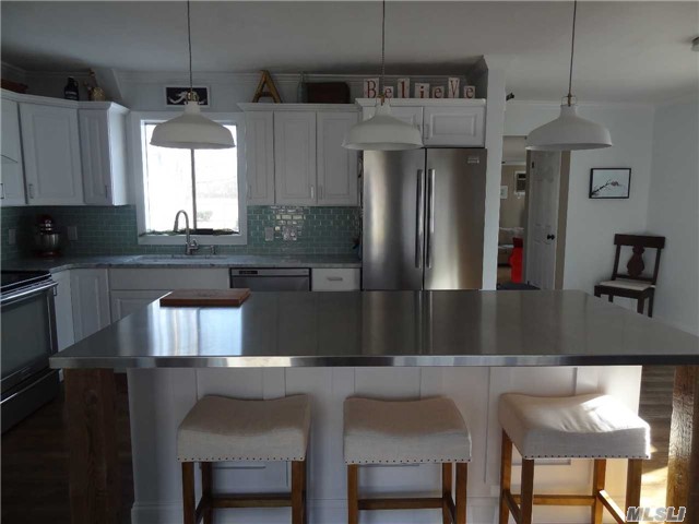 60 Richard Ave