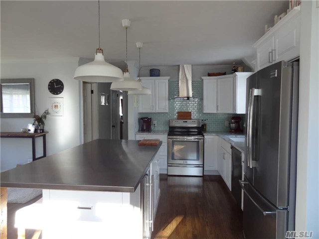 60 Richard Ave