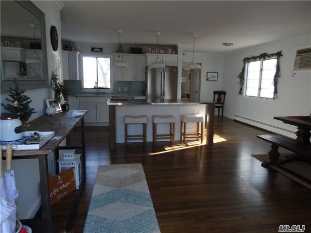 60 Richard Ave
