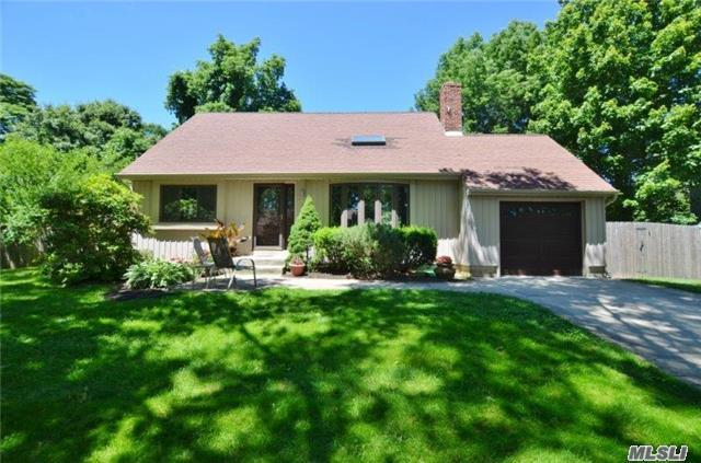 For Sale: 3 Madsen Ln East Northport, NY 11731