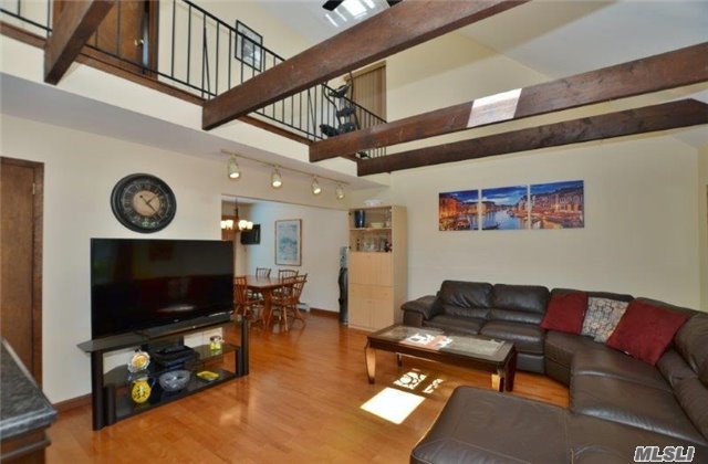 For Sale: 3 Madsen Ln East Northport, NY 11731