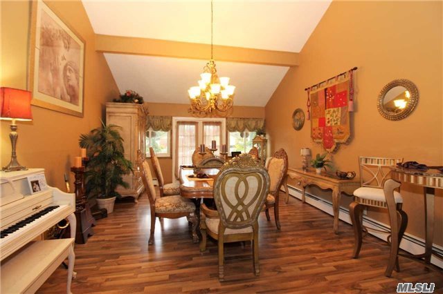 30 Fleetwood Dr