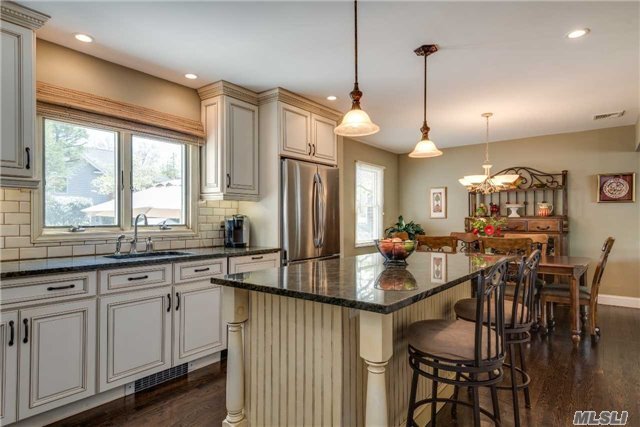 20 Pine Hollow Ln