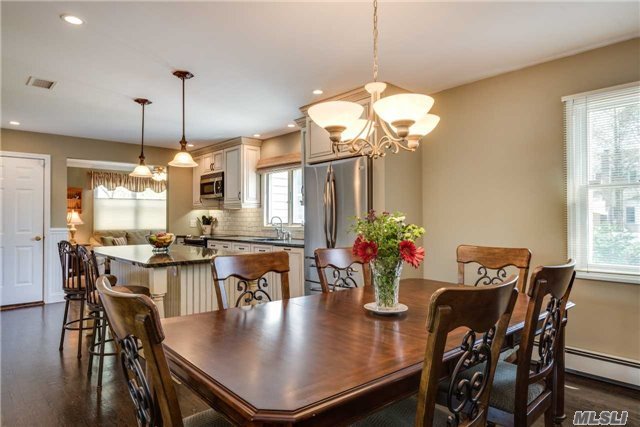 20 Pine Hollow Ln