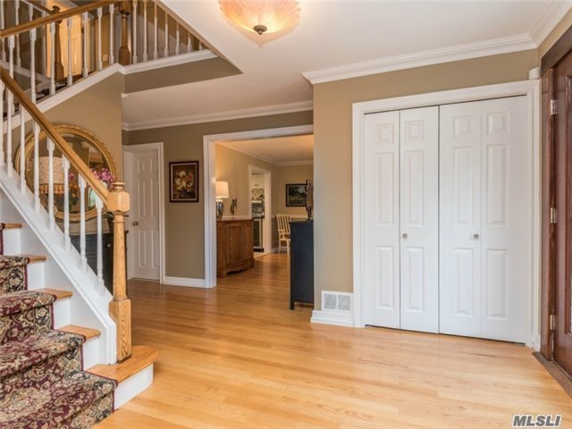 For Sale: 5 Lynridge Ln Huntington, NY 11743