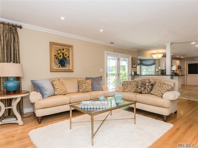 For Sale: 5 Lynridge Ln Huntington, NY 11743