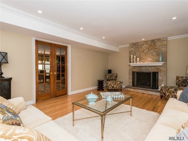 For Sale: 5 Lynridge Ln Huntington, NY 11743