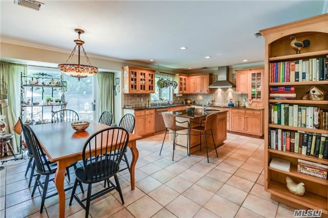 For Sale: 8 Lyn Ct Huntington, NY 11743