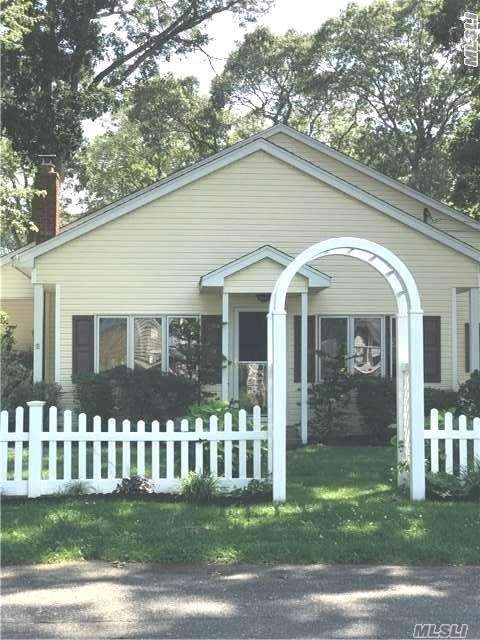 359 Central Islip Blvd
