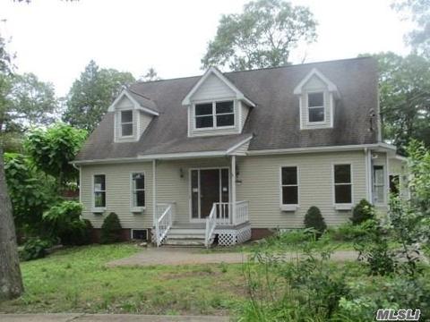 359 Central Islip Blvd