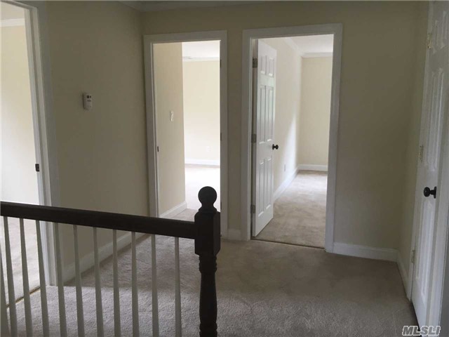 6 Willow Pl