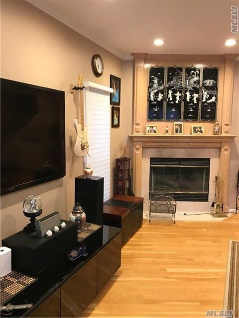25 Valley Ave