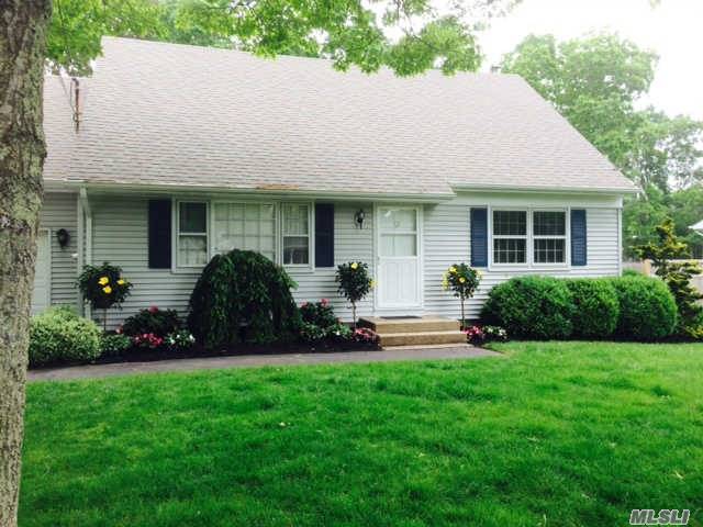 12 Block Island Dr Sound Beach, NY 11789