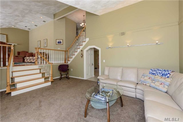 1 Chestnut Ln