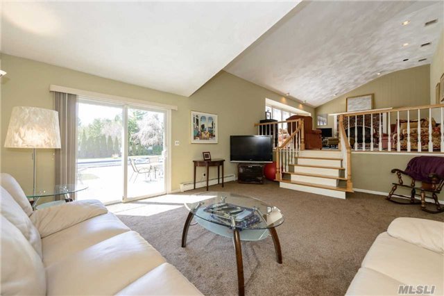 1 Chestnut Ln