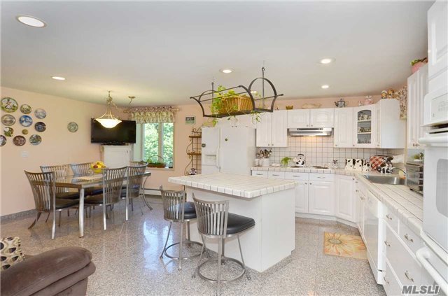 For Sale: 602 Woodbury Rd Plainview, NY 11803